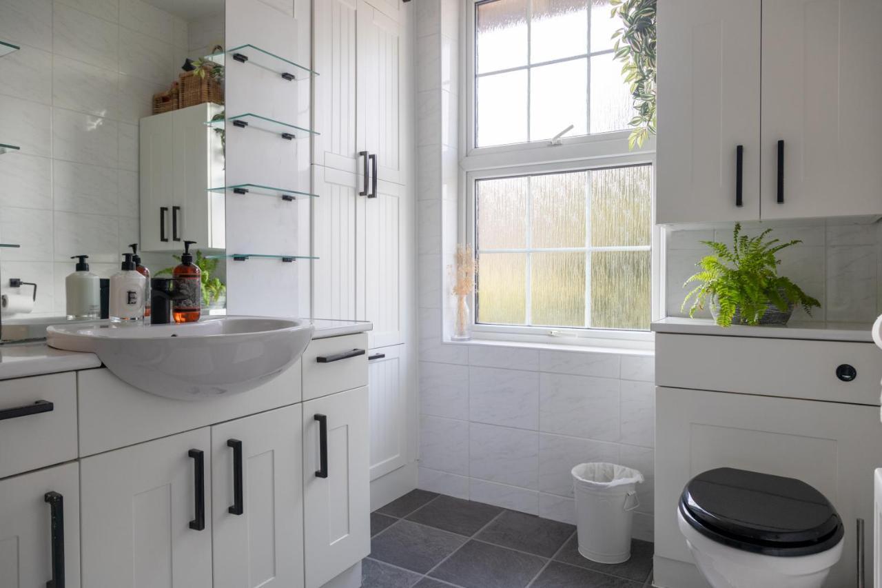 Hereford City - St Owens Terrace - Comfortable & Spacious Well Presented Three Storey House, Perfect For A Weekend Away & Exploring The City On Foot - Hosted By Rentmyhouse Экстерьер фото