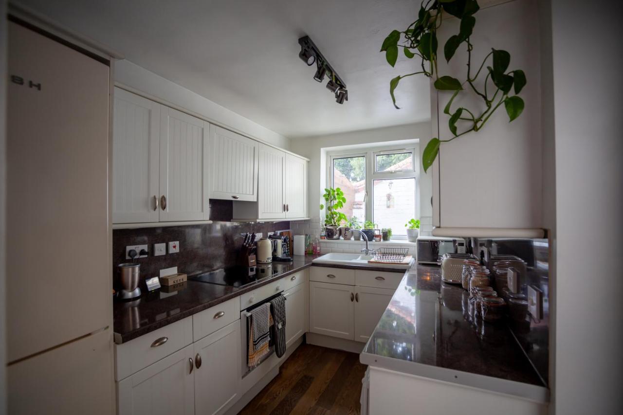 Hereford City - St Owens Terrace - Comfortable & Spacious Well Presented Three Storey House, Perfect For A Weekend Away & Exploring The City On Foot - Hosted By Rentmyhouse Экстерьер фото