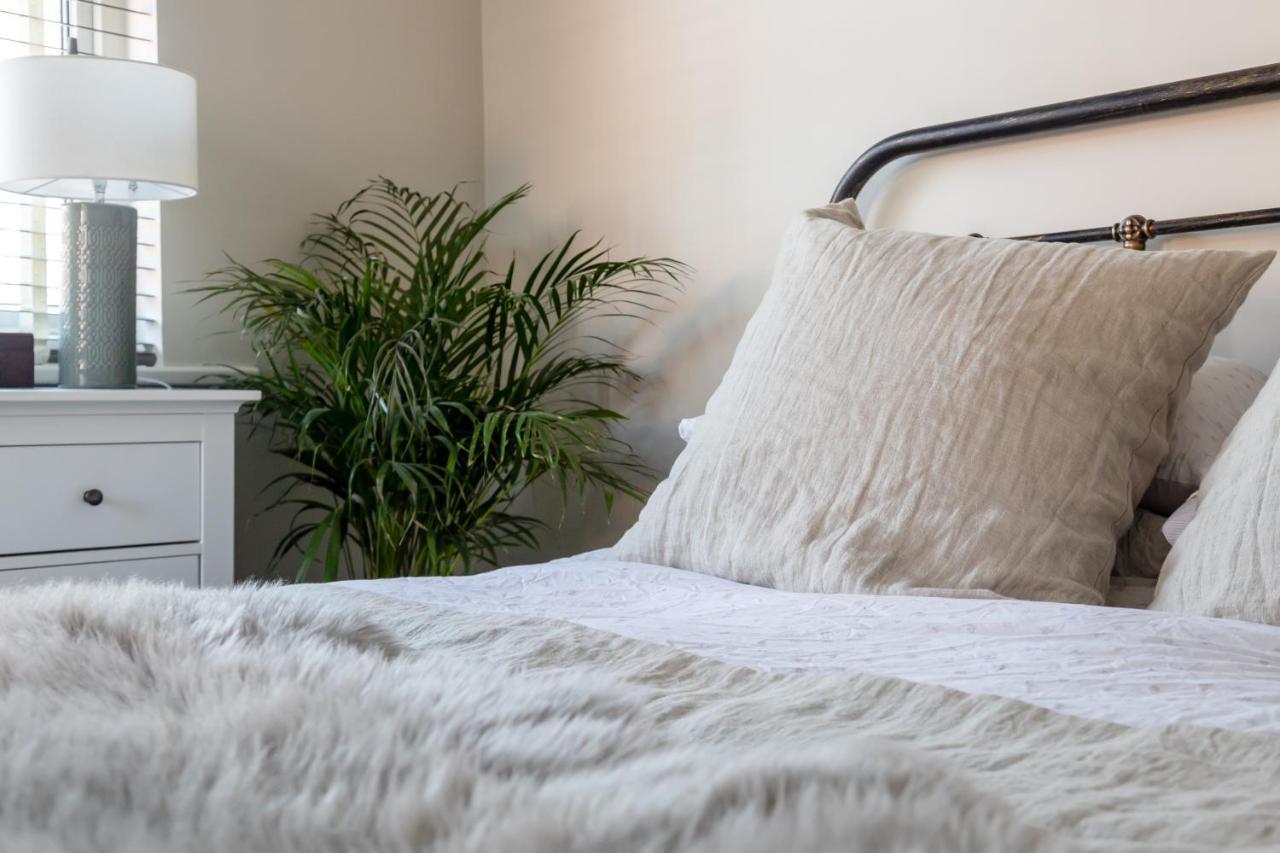 Hereford City - St Owens Terrace - Comfortable & Spacious Well Presented Three Storey House, Perfect For A Weekend Away & Exploring The City On Foot - Hosted By Rentmyhouse Экстерьер фото